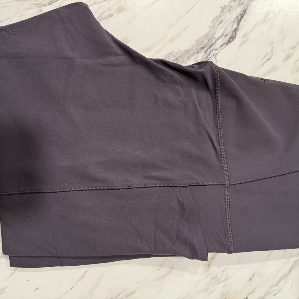 Athleta Purple Salutation Stash 7/8 Legging with pockets